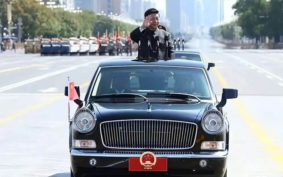 華原控股集團(tuán)組織觀看天安門廣場盛大閱兵式